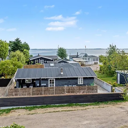 Gunlef - 50m From The Sea By Interhome *