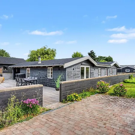 Gunlef - 50m From The Sea By Interhome Nyaraló
